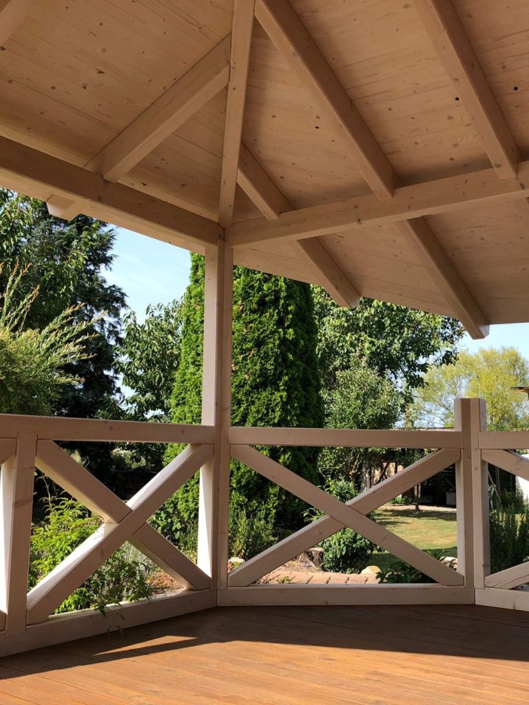 Holzbank