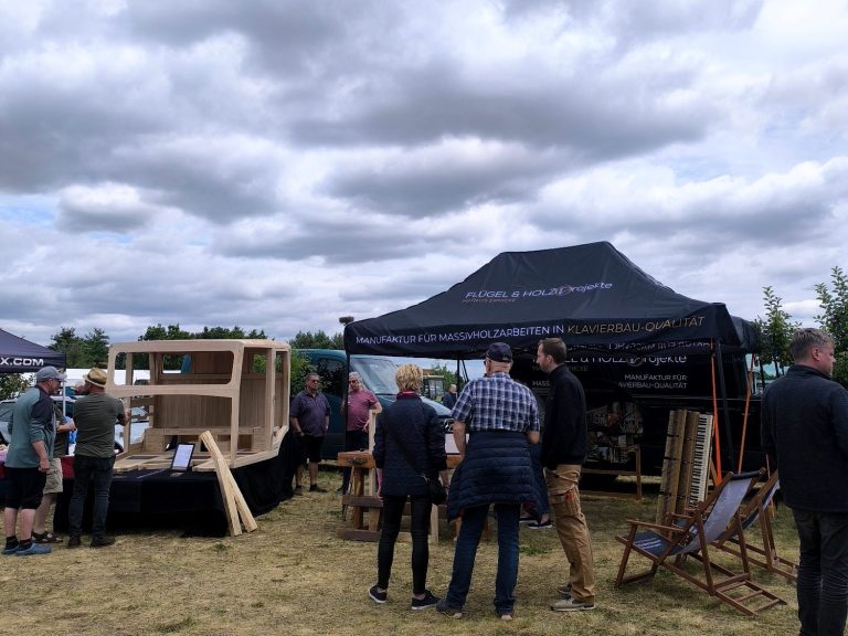 Holzbank